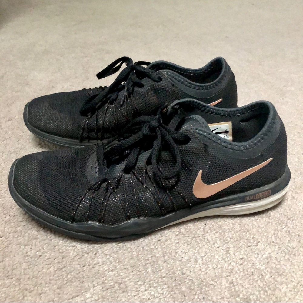 Nike dual fusion sneakers